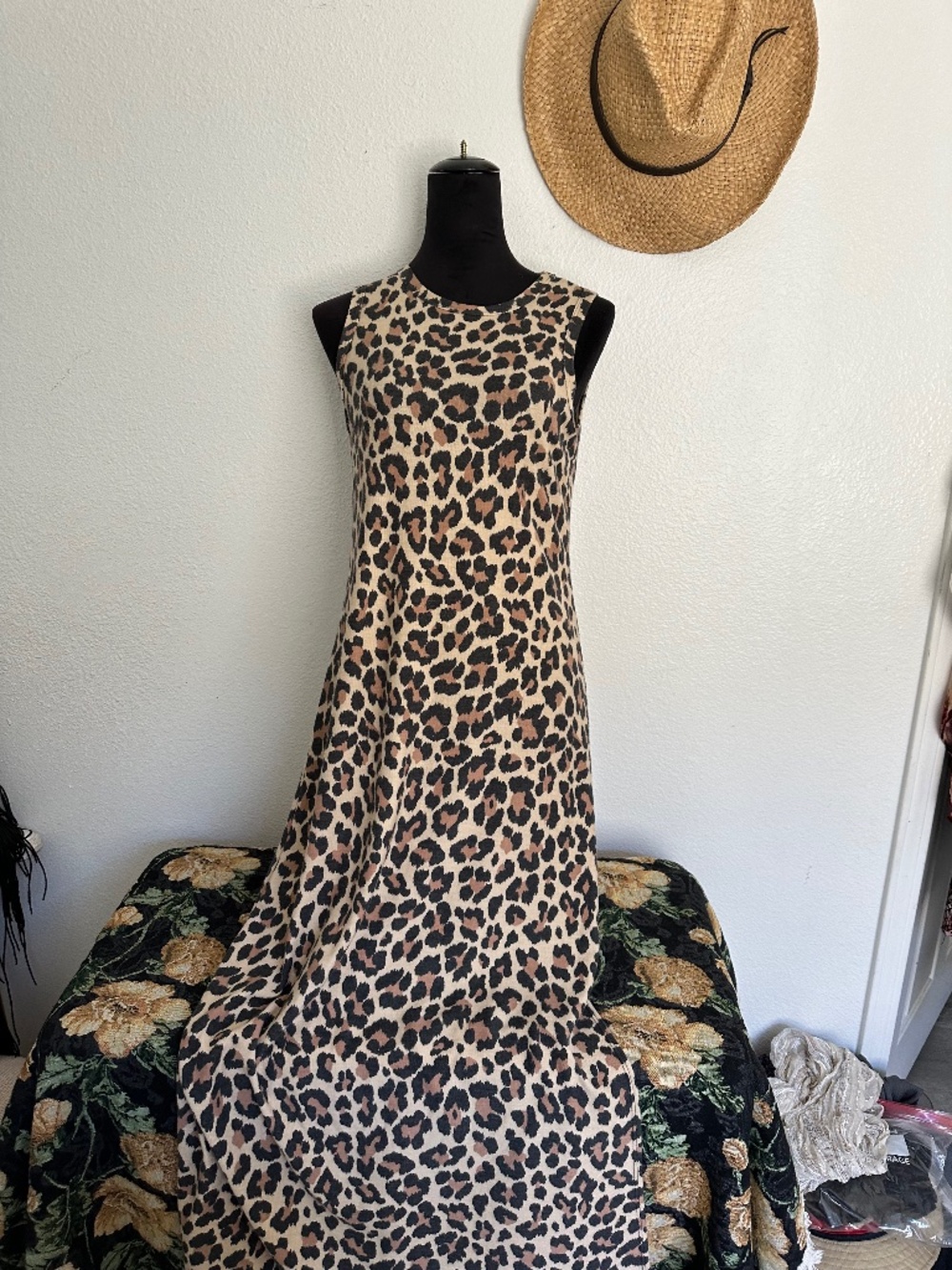 Leopard Print Jersey midi halter dress - Picture 2 of 5